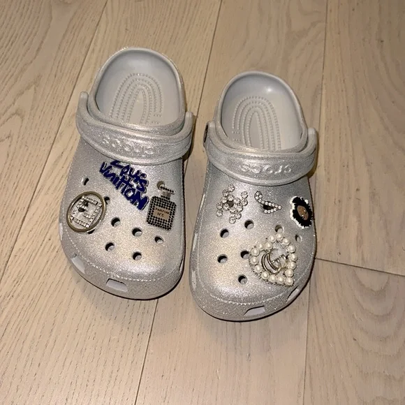 😍WOMEN GLITTER CROCS BUNDLE WITH CHARMS. Size 6, used gently in great condition - Picture 5 of 14